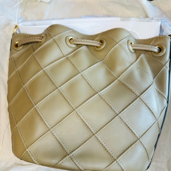 Tory Burch small Fleming soft bucket bag - Picture 5 of 9